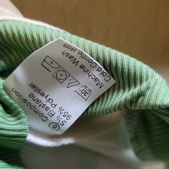 Cropped Long-sleeve - Picture 6 of 6